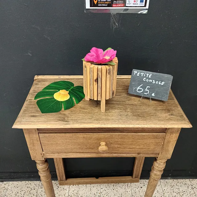 Petit console